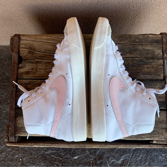 - Nike Men’s Blazer Mid 77 Shoe - Picture 4 of 8